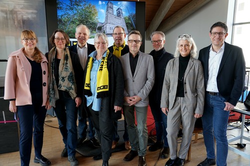 (v.l.): Diözesanbaumeisterin Carmen Matery-Meding, PD Dr. Beate Löffler, Prof. Dr. Christoph Stiegemann, Prof. Dr. Barbara Welzel, Karsten Haug, Ludger Schwarze-Blanke, Heiner Reitemeyer, Prof. Dr. Stefanie Lieb, Daniel Schröter;