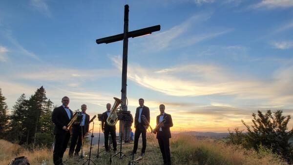 Kreuz auf einem Berg